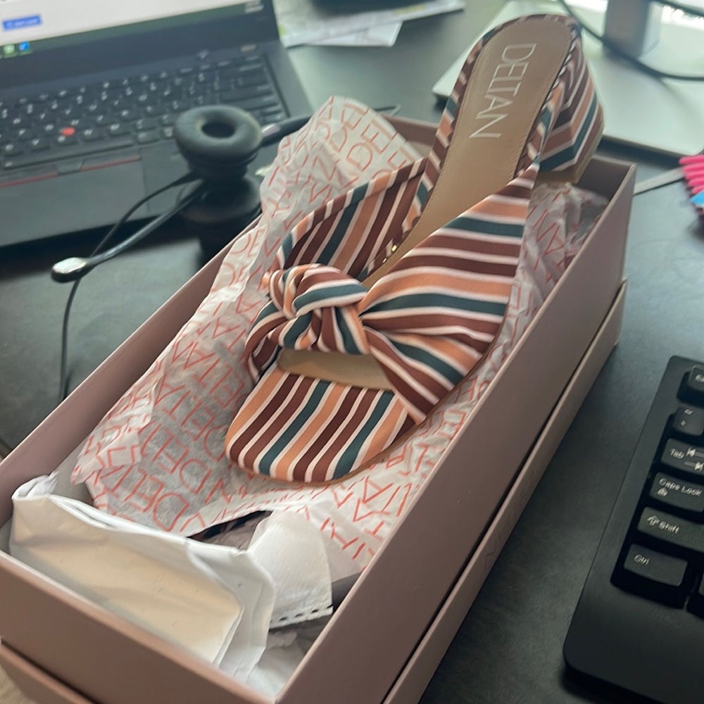 Deltan heels